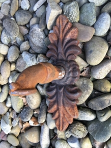 Wasserspeier für Wandbrunnen, Rosette + Doppelblatt, Gusseisen - Rust